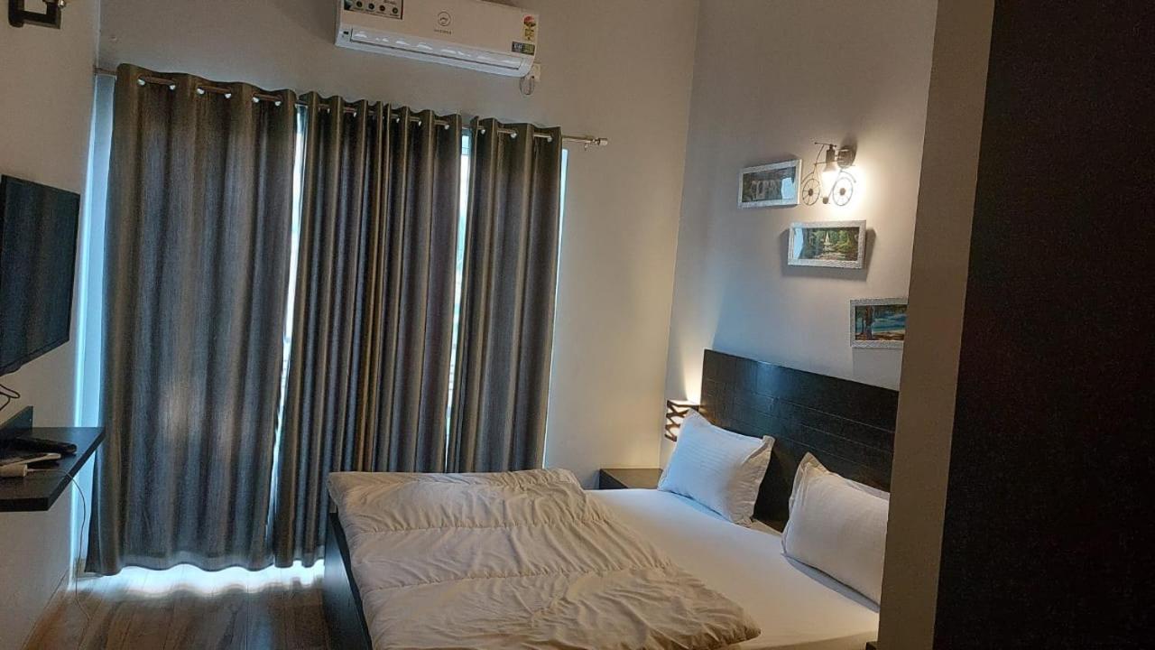 Luxury Haven. Harmony Suites.