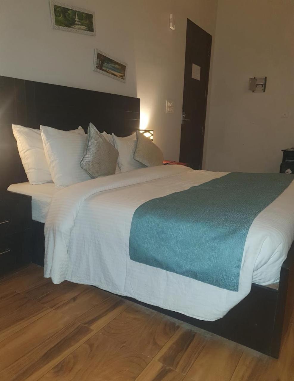 Guest house Luxury Haven. Harmony Suites. Vrindavan