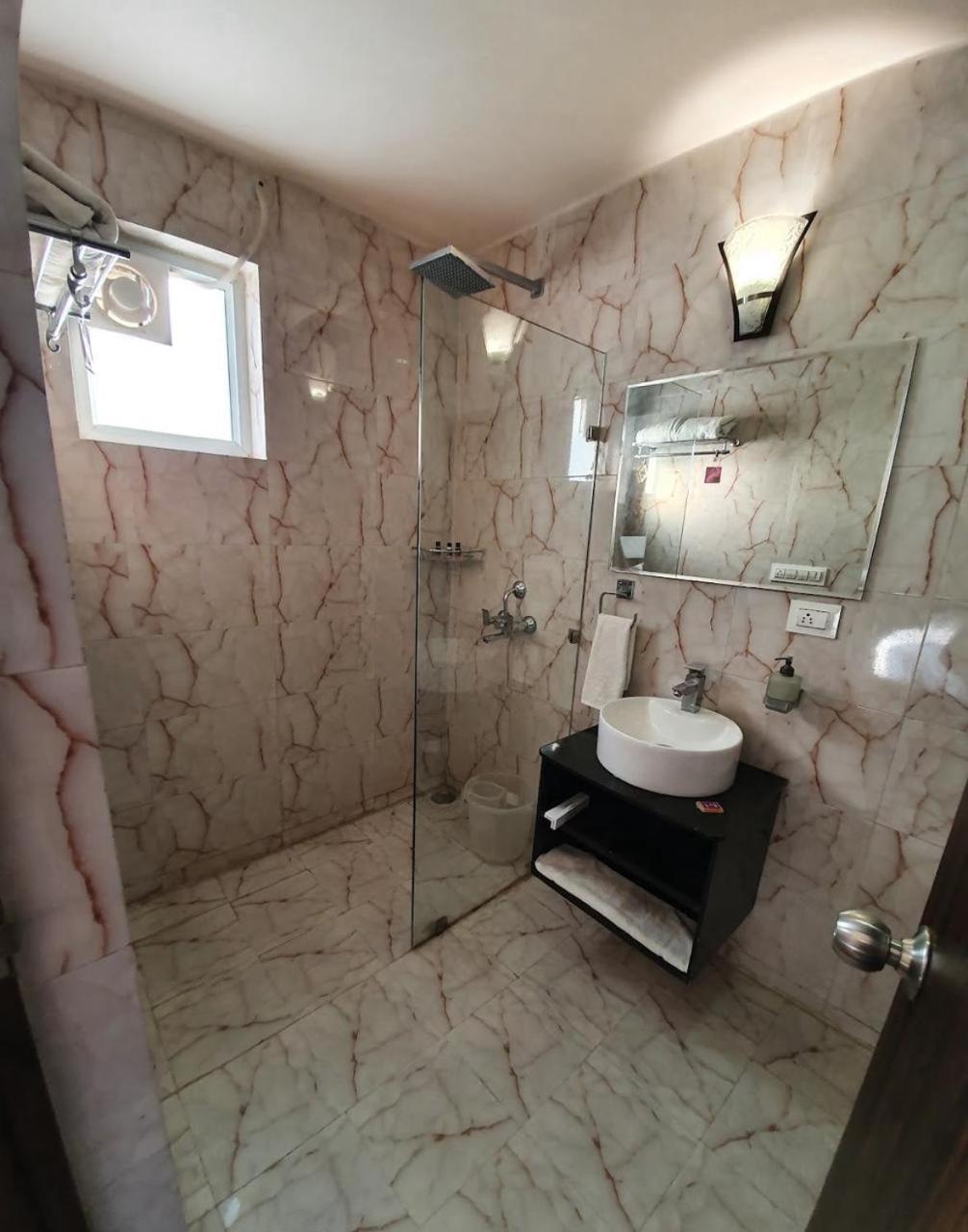 Luxury Haven. Harmony Suites. Guest house 5*