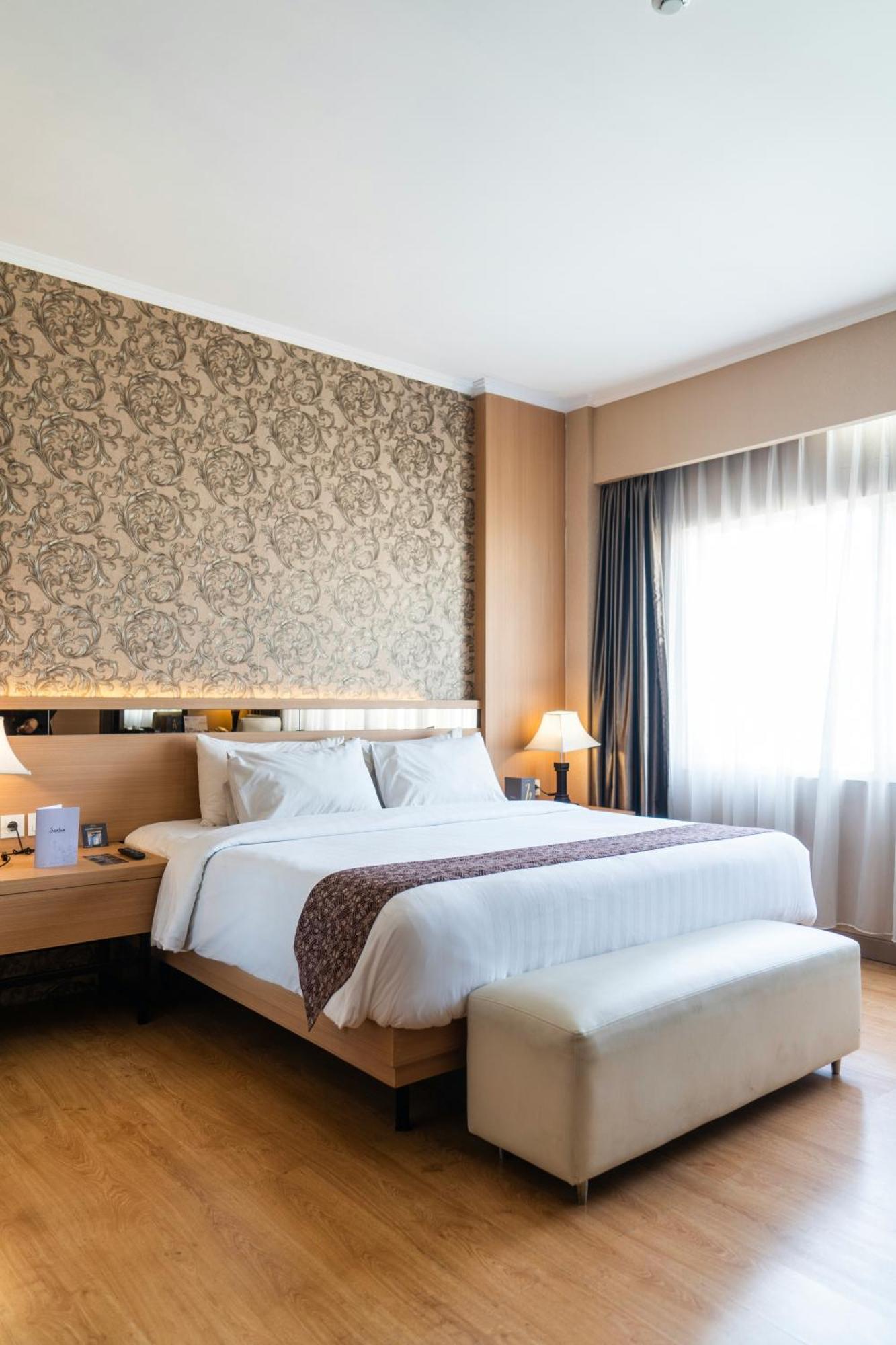 Luxury Haven. Harmony Suites.